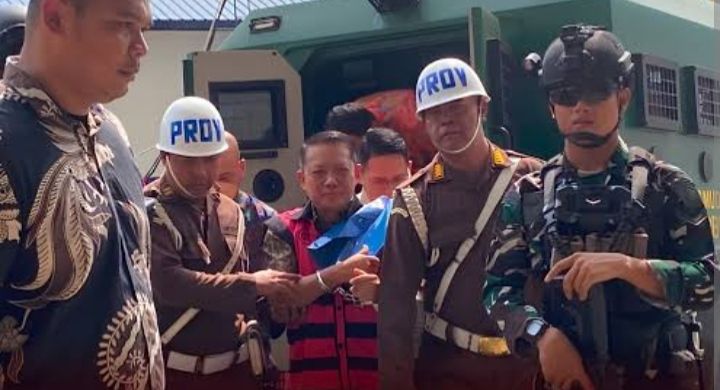 Febrie Adriansyah Tiba di Kejagung untuk Diperiksa