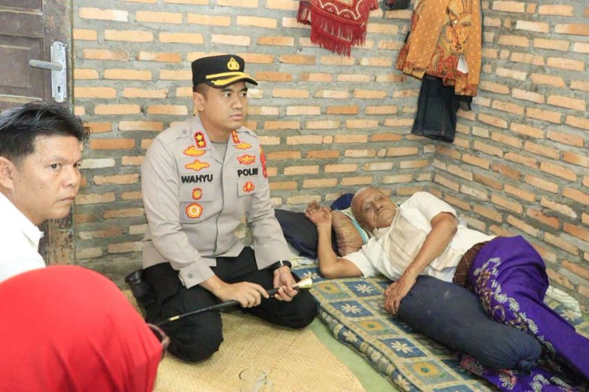 Sambut Hari Jadi ke-78 Polwan, AKBP Wahyu Salurkan Bansos ke Warga Kurang Mampu dan Pengidap Sakit