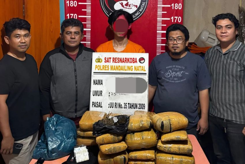 Petugas Temukan 19,2 Kg Ganja dalam Mobil Avanza di Madina