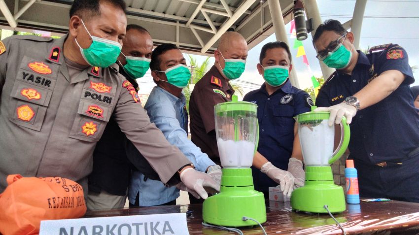 Kejari Langsa Musnahkan Barang Bukti dari 18 Perkara Inkracht