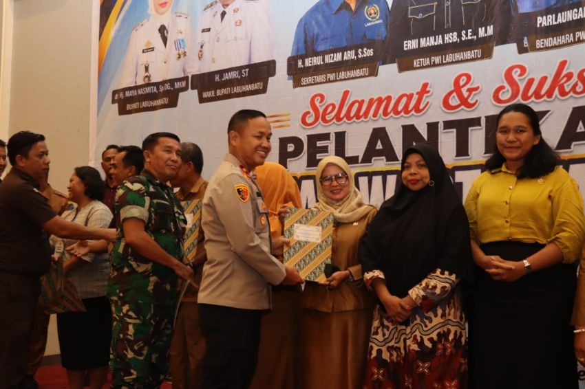 Polres Labuhanbatu Hadiri Pelantikan Pengurus PWI Labuhanbatu Periode 2025&ndash;2028