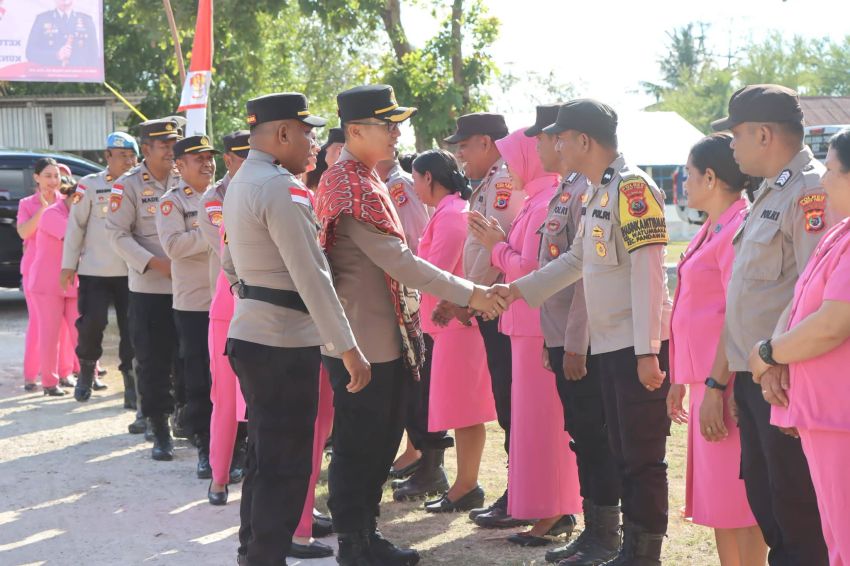 Lanjutan Kunker ke Mako Polsek, Kapolres Sumba Timur Ajak Warga Cegah Karhutla dan Bersinergi Jaga Kamtibmas