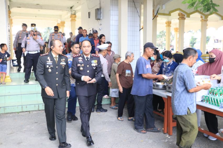 Bersama Dandim, Kapolres Labuhanbatu Tinjau Warung Polri Presisi Pekan Ke-19
