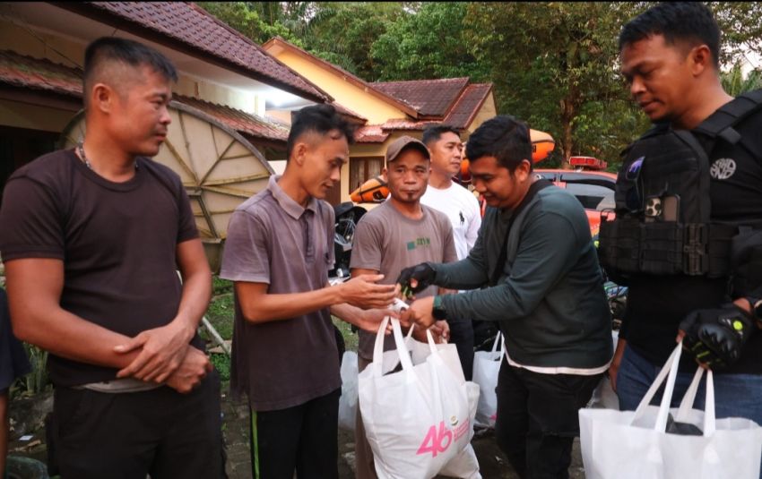 Kapolres Bersama Bupati Tapsel Turdes dan Bagi-Bagi Sembako
