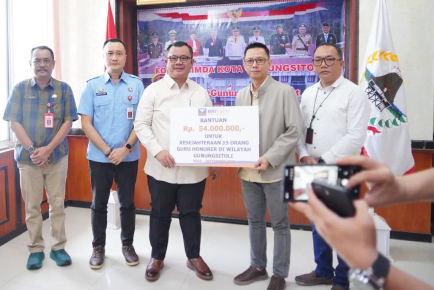 BRI BO Gunungsitoli Salurkan Bantuan Kesejahteraan kepada Guru Honorer di Kota Gunungsitoli